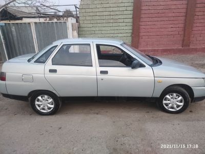 Автомобиль Лада 2110