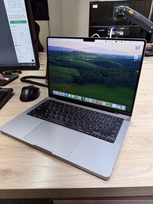 MacBook Pro M3 8-512