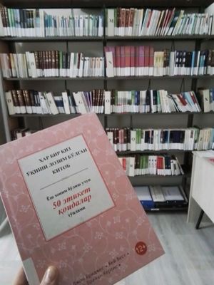 Qizlar uchun pushti rangli kitob