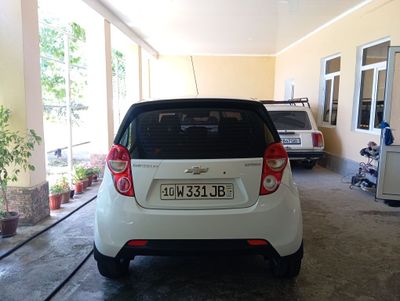 Chevrolet spark.