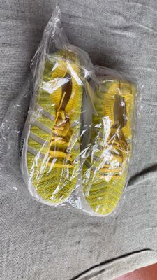 Sovyonok bolalar krasovkalari