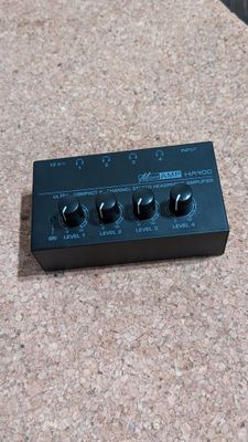Behringer HA400 усилитель для наушников