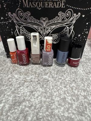 Лаки в ассортименте привозные из Европы: Essie , Gosh, Depend O2, Lind