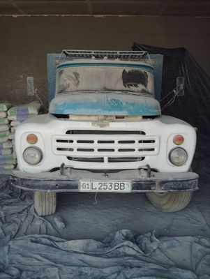 Zil 130 faqat sement tashilgan