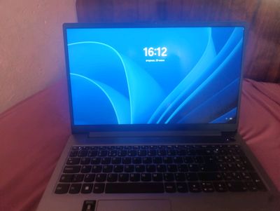 SOTILADI! NOUTBOOK lenovo