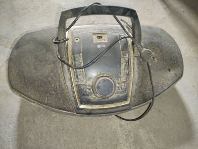 Magnitola LG sotiladi