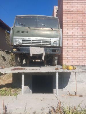 КАМАЗ САМОСВАЛ 1984 балонлари олди 2 таси янги орка 70 фоиз