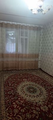 Ал Жасур кафе олдида 2 хоналик квартира оилага ижарага берилади