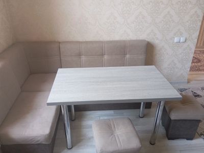 Срочно Кухня мебел уголнык продаётся