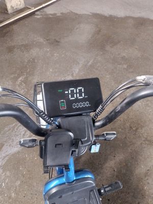 Moped skuter sotiladi