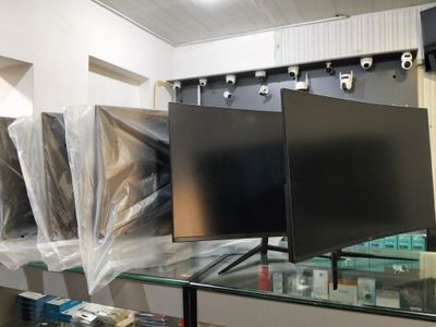 Monitor Pixel 180 hz zo'r holatda aybi yoq ishlashi zo'r