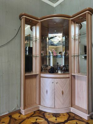 Продаю зеркальный уголок для статуэток, сувениров и тд