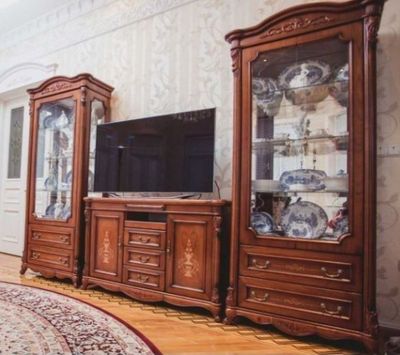 Гостиная из дерево очень красивая