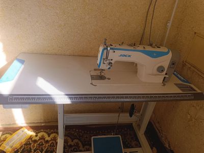 Швейная машина Jack f4