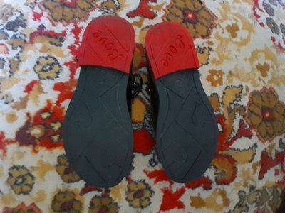 Продаются туфли для девочки.