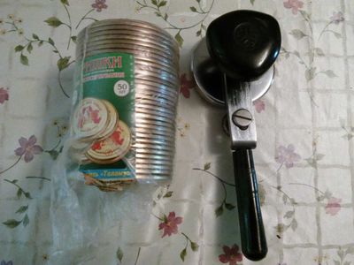 ключ для закатки крышек СССР + 32 крышки