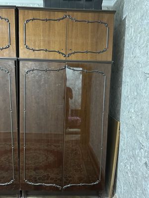 Срочно шкаф сотилади немецкое производство!