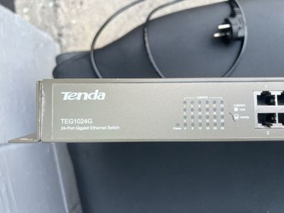 Tenda router sotiladi