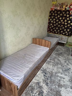 2 ta divan,, 1 va prixojiy