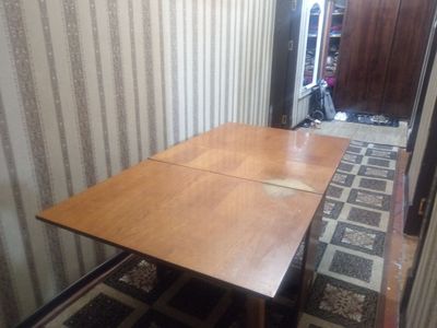 Yeg"ishtiriladigan stol mebel