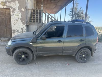 Chevrolet Niva 4x4 sotiladi