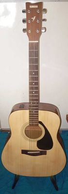 Yamaha FX310AII электроакустическая гитара.