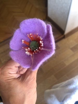 Валяная брошь цветок
