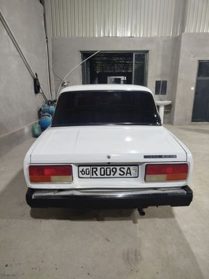 Vaz 2107 sotiladi