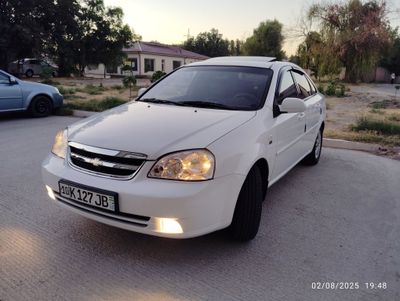 Lasetti 1.8 avtomat sotiladi