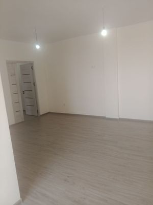 Yangi bozor oldida 3 xonalik uy