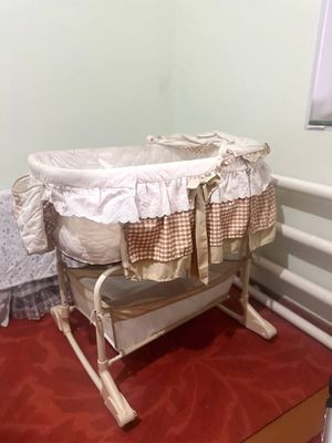 Продаю детскую коляску и детскую кроватку не дорого