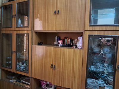 Продается стенка фабричная,лакирированная,ширина 5 метров