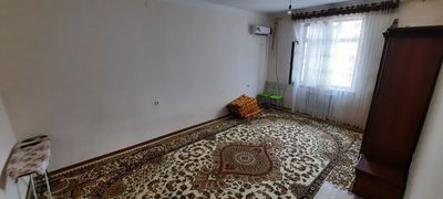 Сотувда янги домлардан 2 хонали квартира сотилади.