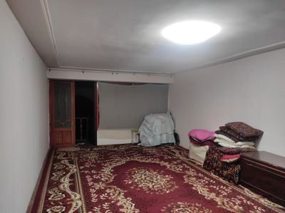 Зангиотада ҳовли-жой яшаш ёки цех учун ижарага берилади.500 у.е.
