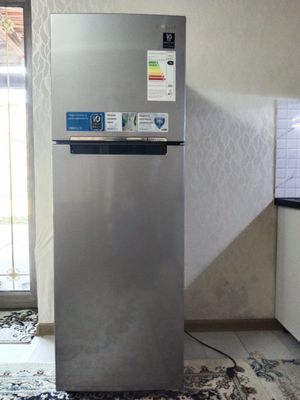 Продается холодильник Samsung