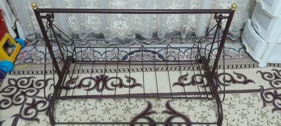 Бала уйыклататын темир качелья сатылады