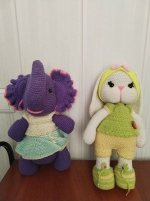 Вязаные игрушки и вязаные цветы