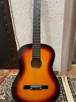 Classic gitara sotiladi