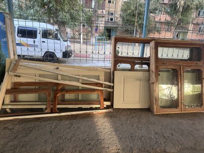 Продаются деревянные рамы и двери