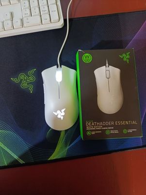 Razer essential deathadder Mishka sotiladi.