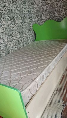 Divan sotiladi Narxi 500 ming. Kelishiladi