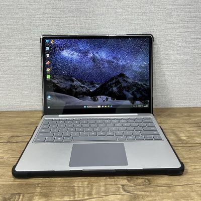 Сенсорный Microsoft Surface GO i5 10gen 8/128gb в идеале с чехлом!