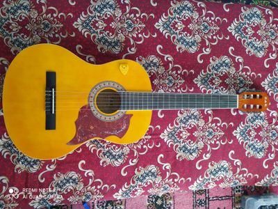 gitara srocni sotiladi arzonga berama
