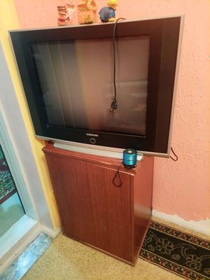 швейная машинка и телевизор