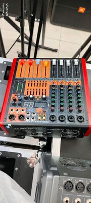Proffesional JBL kalonka pult upravleniya