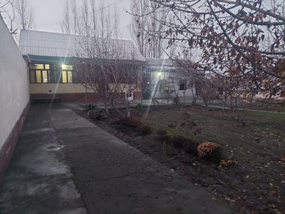 Ховли уй-жой сотилади