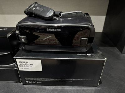 Samsung Gear VR 2.0 с джойстиком