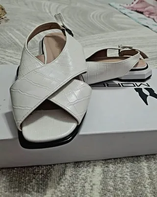 Женское босоножка