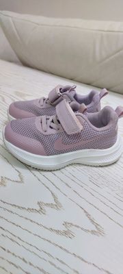 кроссовки
