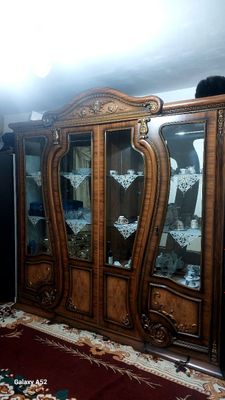 Продаётся сервант китай
